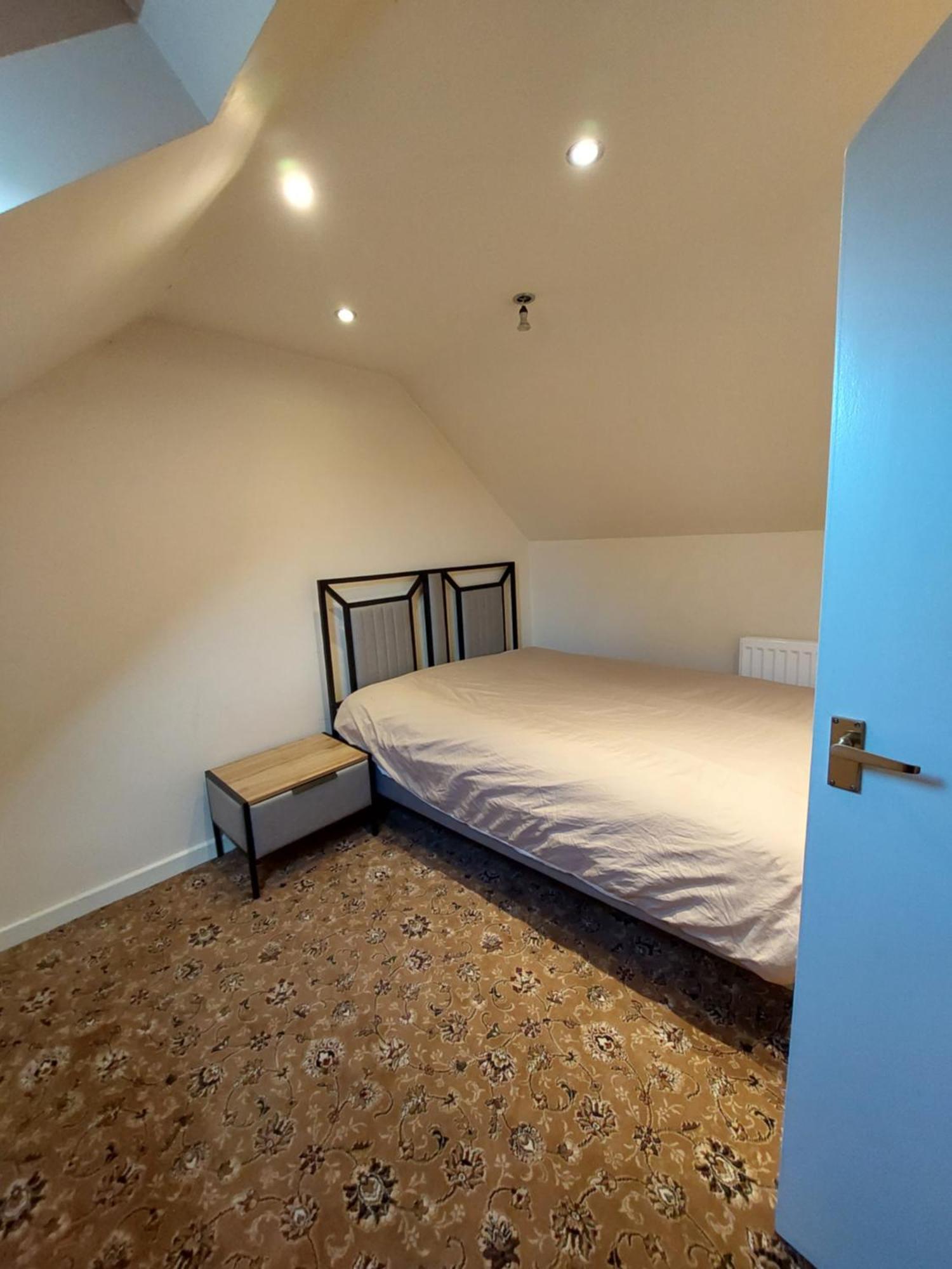 Dobcross Close Apartment แมนเชสเตอร์ ภายนอก รูปภาพ